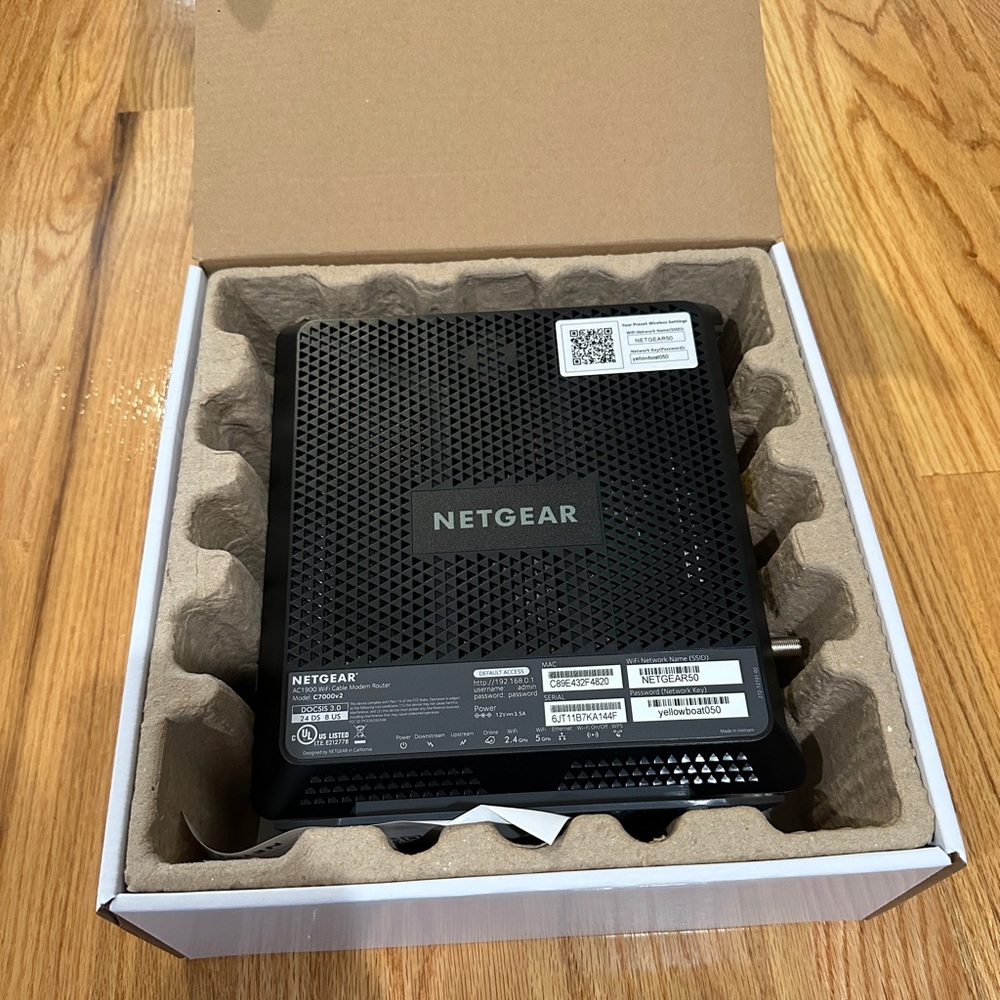 NETGEAR Nighthawk Cable Modem WiFi Router Combo C7000 - Picture 6 of 6